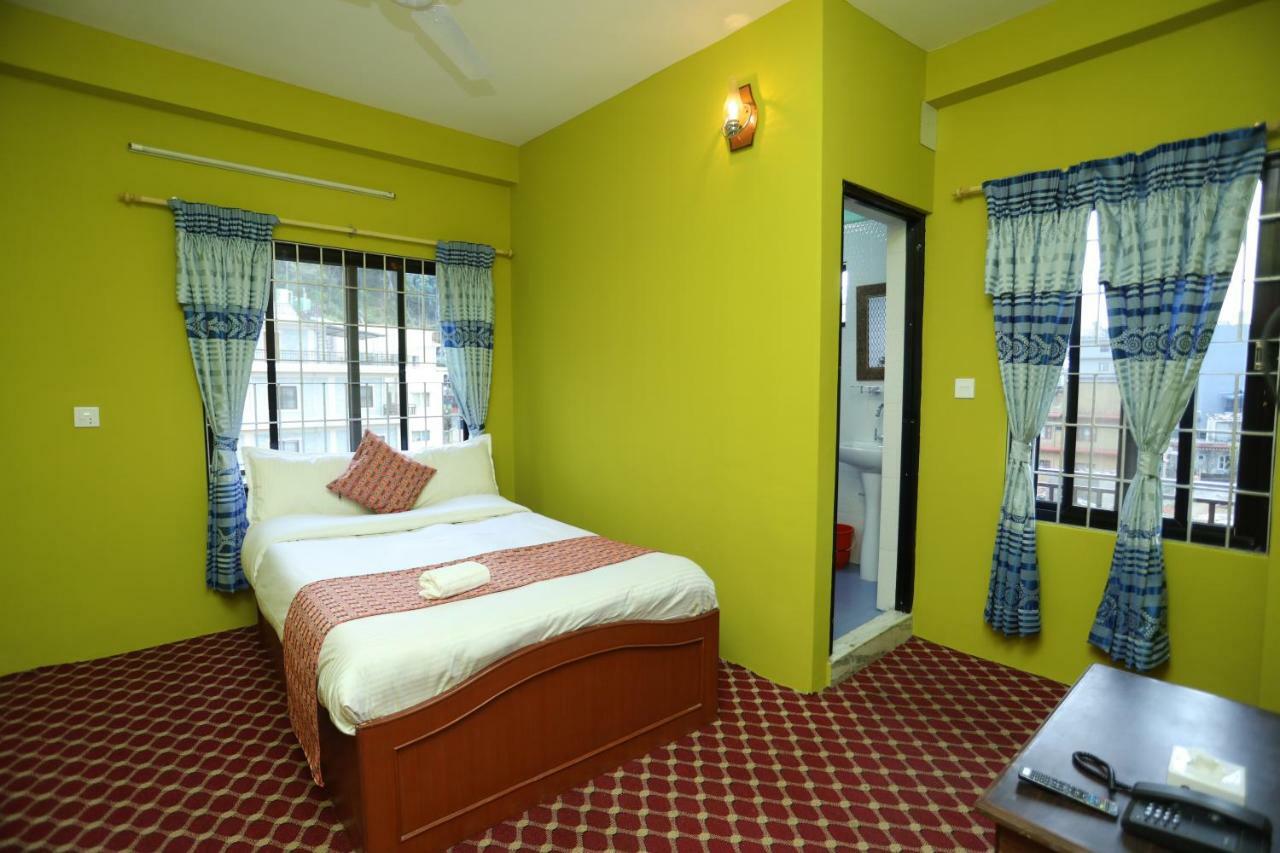 Hotel Blue Magnet Pokhara Esterno foto