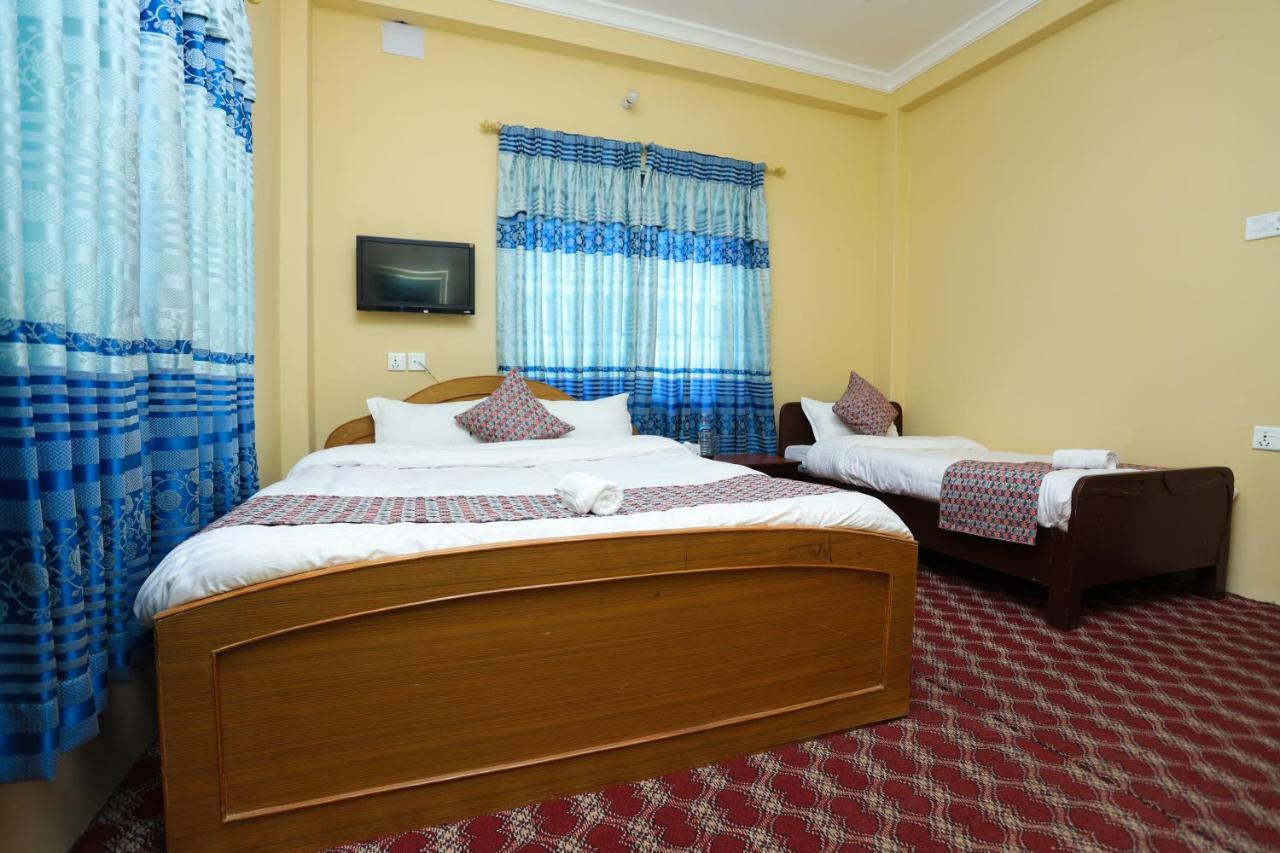 Hotel Blue Magnet Pokhara Esterno foto