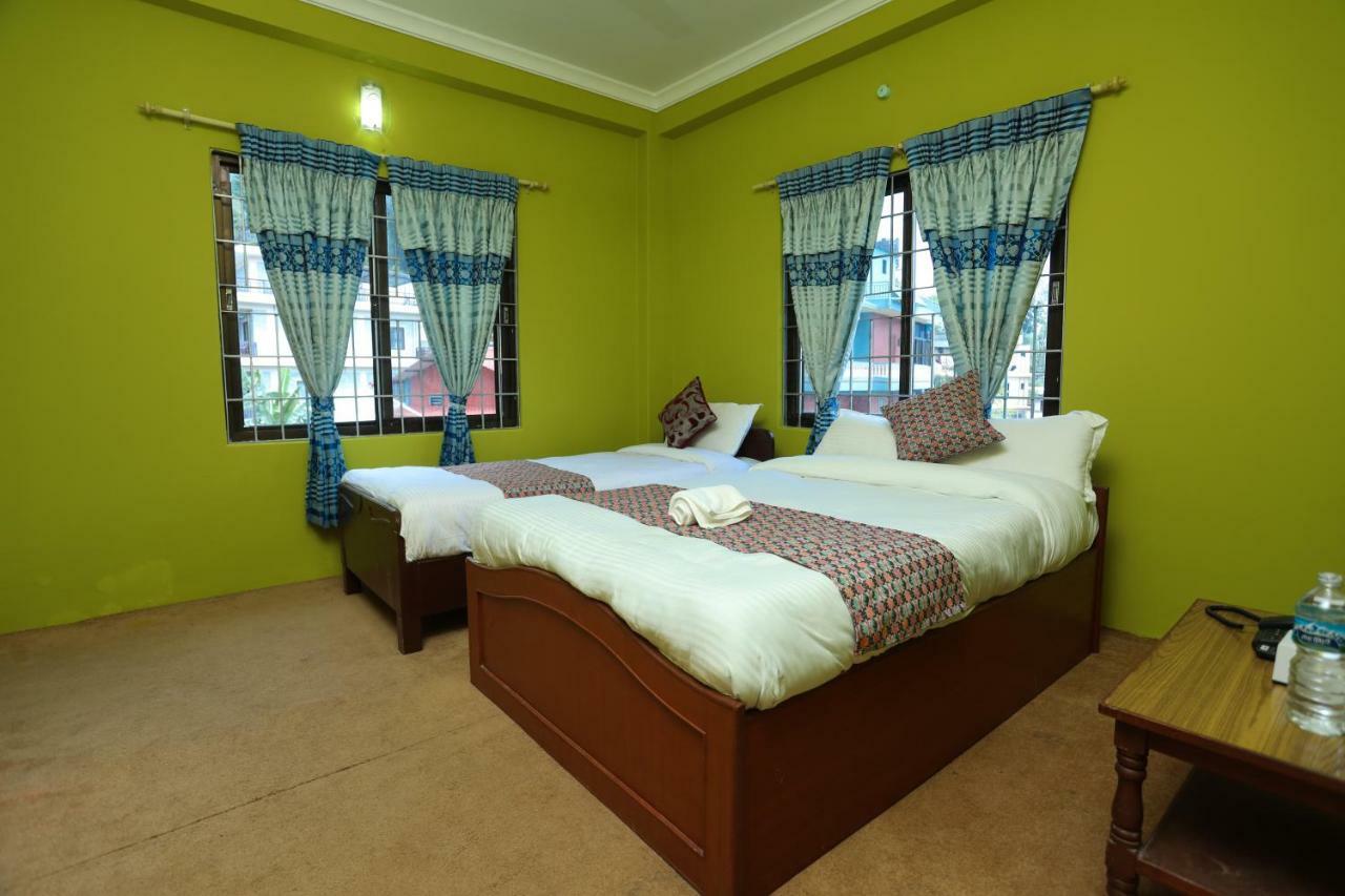 Hotel Blue Magnet Pokhara Esterno foto