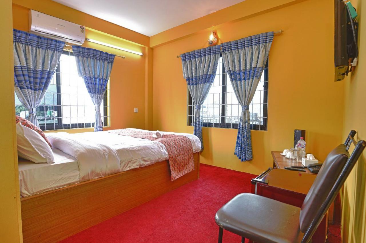 Hotel Blue Magnet Pokhara Esterno foto