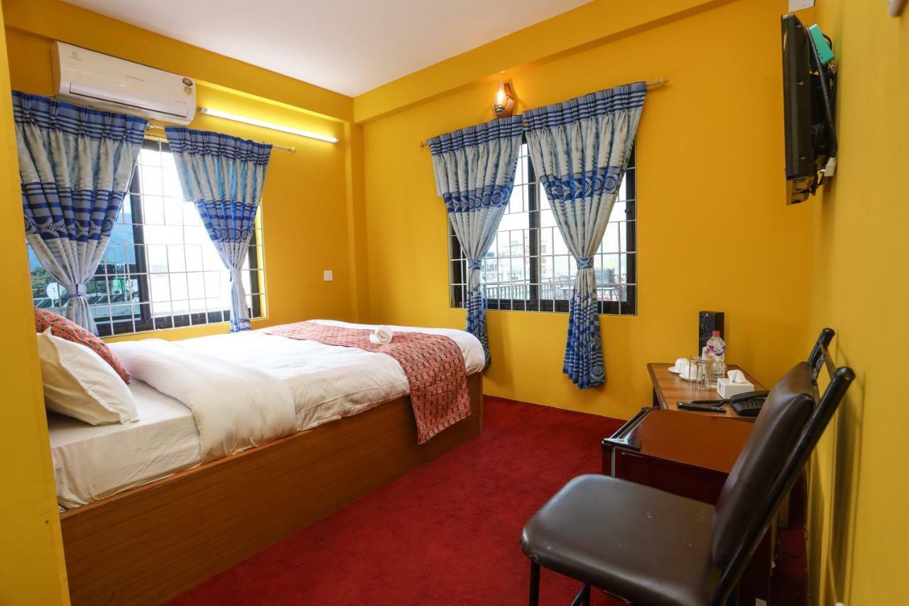 Hotel Blue Magnet Pokhara Esterno foto