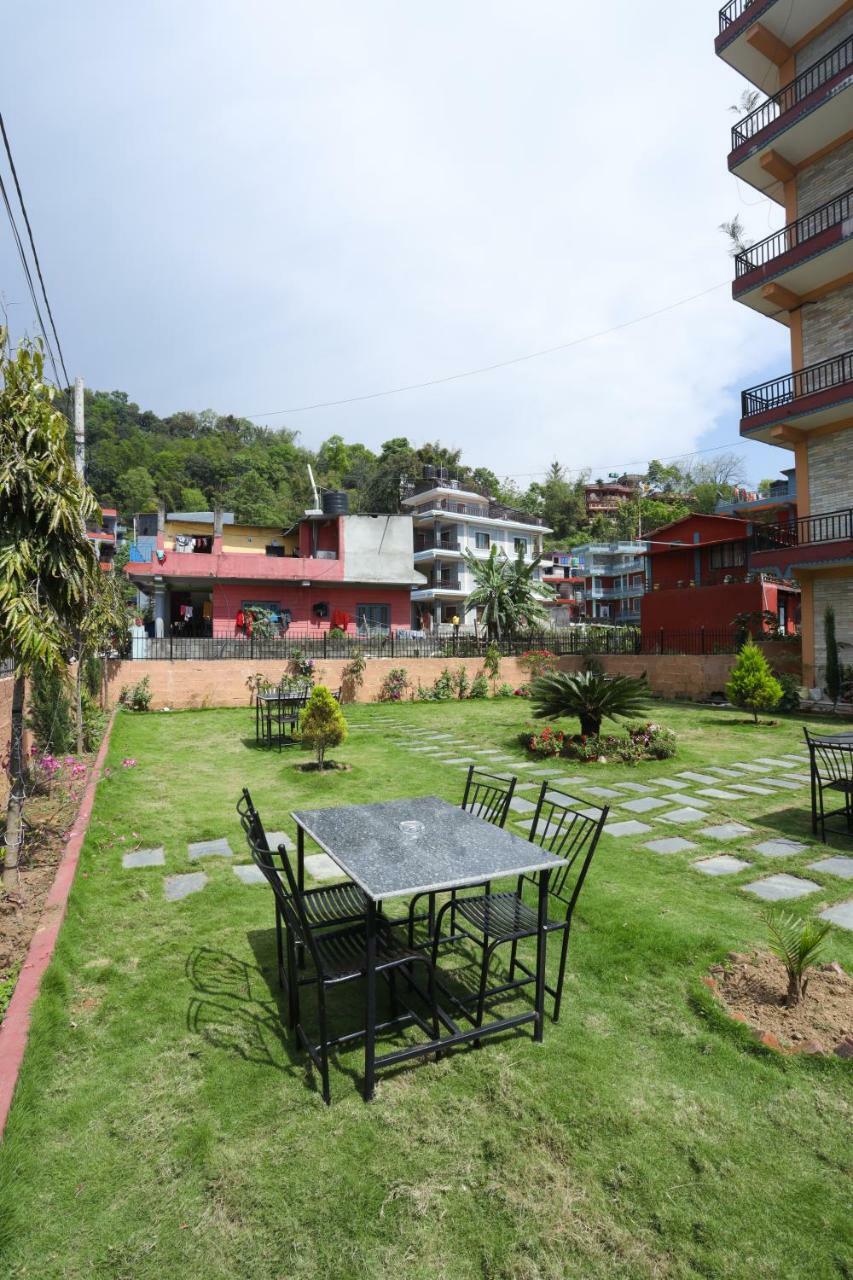 Hotel Blue Magnet Pokhara Esterno foto