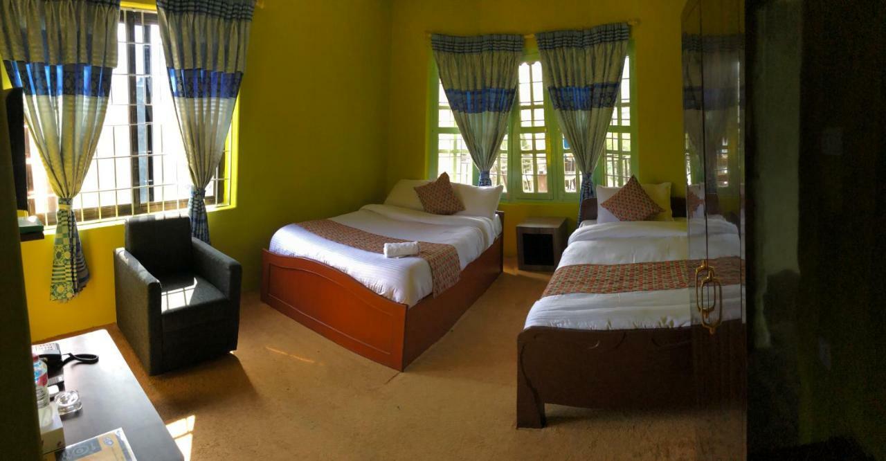 Hotel Blue Magnet Pokhara Esterno foto