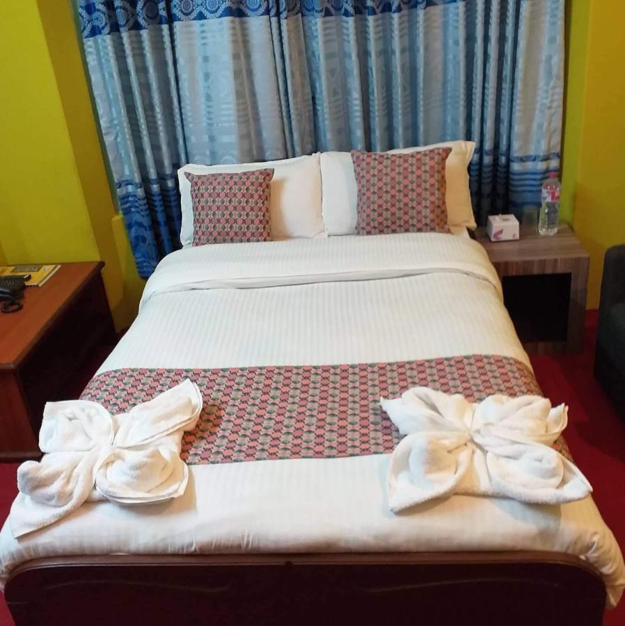 Hotel Blue Magnet Pokhara Esterno foto