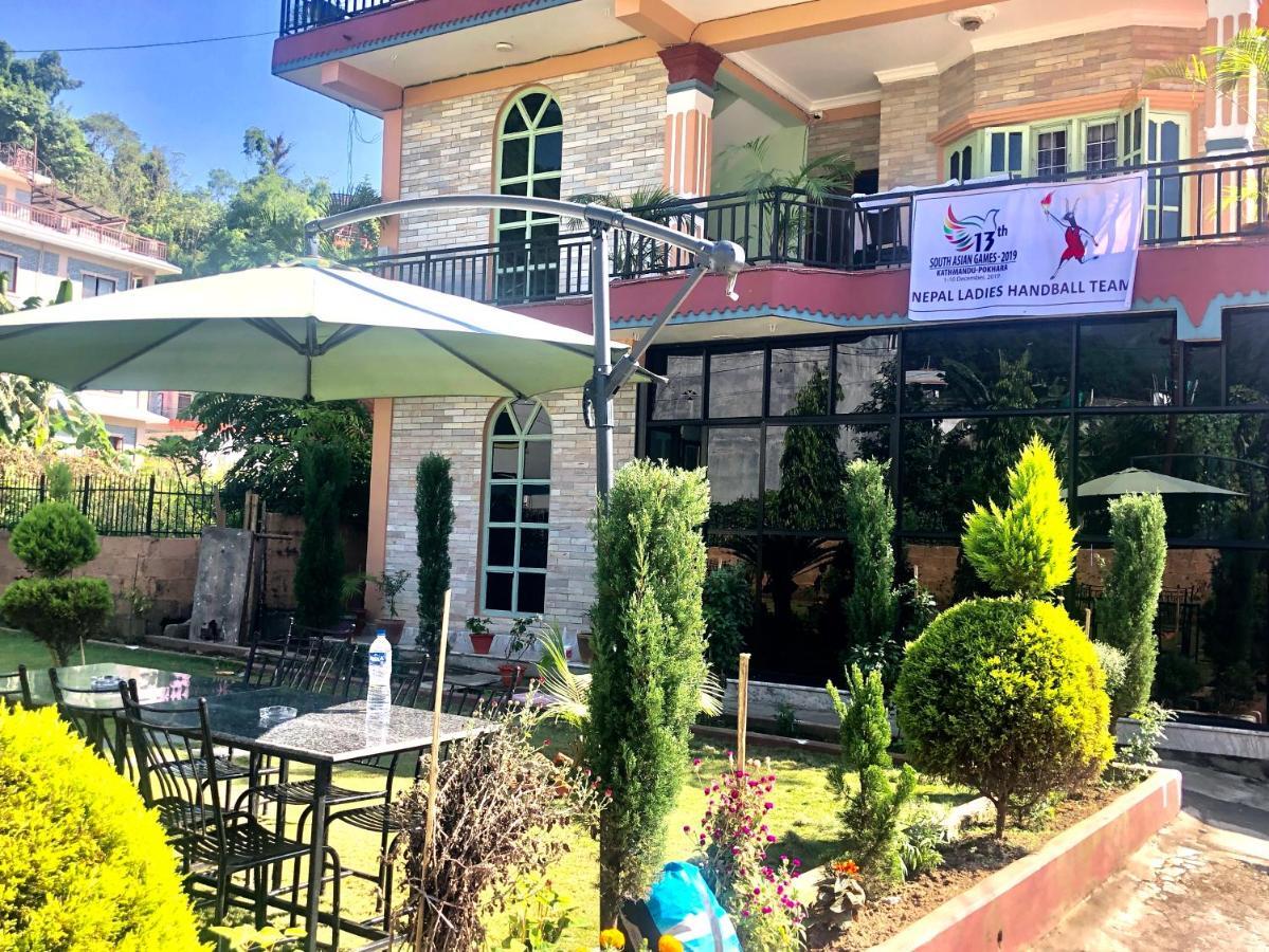 Hotel Blue Magnet Pokhara Esterno foto